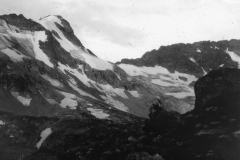 D057